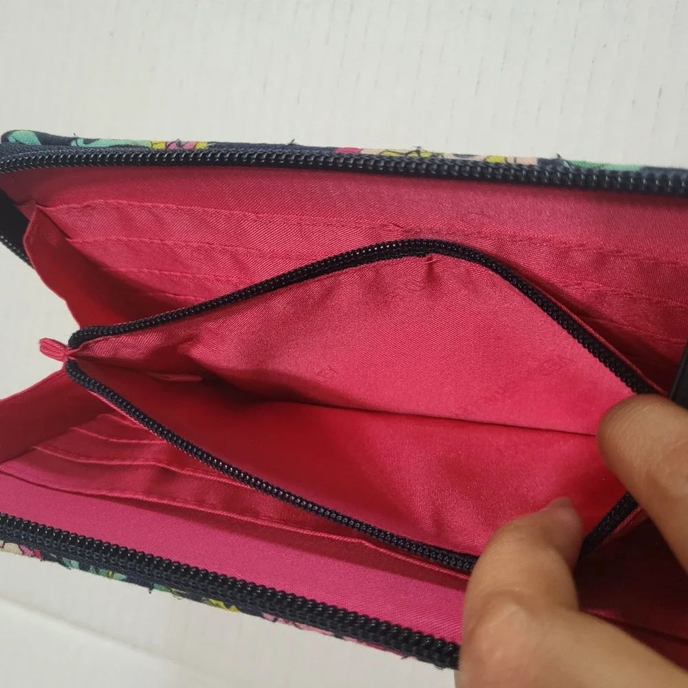 Vera Bradley Petal Paisley‎ Retired Zip-Around Quilted Wallet  Multicolor - Picture 4 of 6